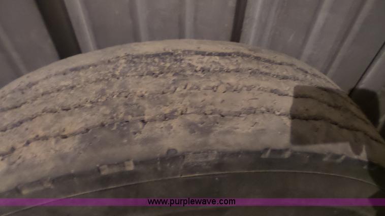 image for item L4753 1995 Ford F800 Super Duty dump truck