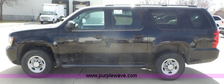 image for item L4787 2010 Chevrolet Suburban 2500 LS SUV
