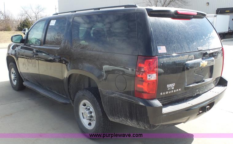 image for item L4787 2010 Chevrolet Suburban 2500 LS SUV