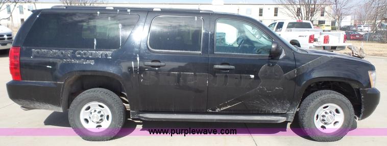 image for item L4787 2010 Chevrolet Suburban 2500 LS SUV