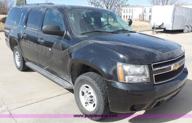 image for item L4787 2010 Chevrolet Suburban 2500 LS SUV