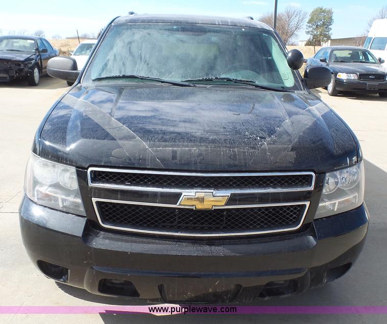 image for item L4787 2010 Chevrolet Suburban 2500 LS SUV
