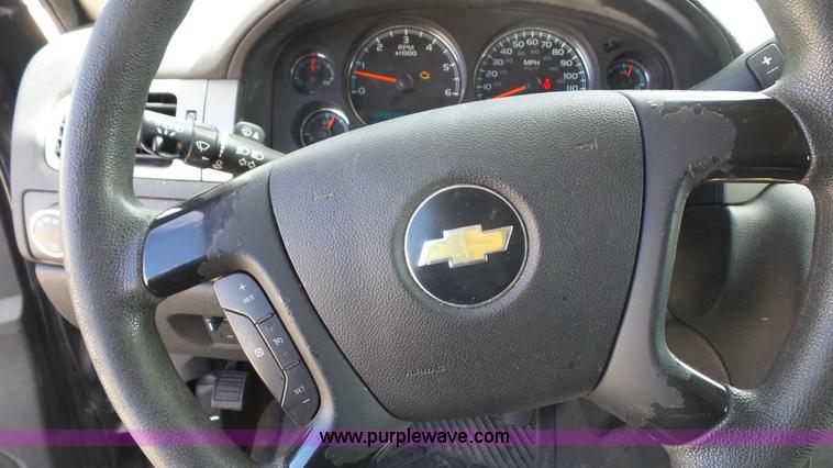 image for item L4787 2010 Chevrolet Suburban 2500 LS SUV