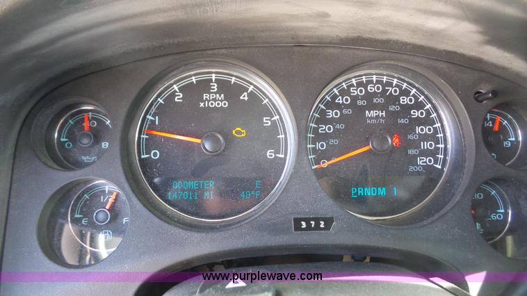 image for item L4787 2010 Chevrolet Suburban 2500 LS SUV