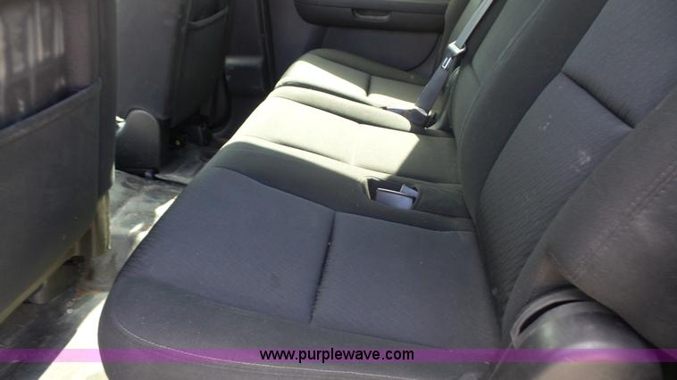 image for item L4787 2010 Chevrolet Suburban 2500 LS SUV