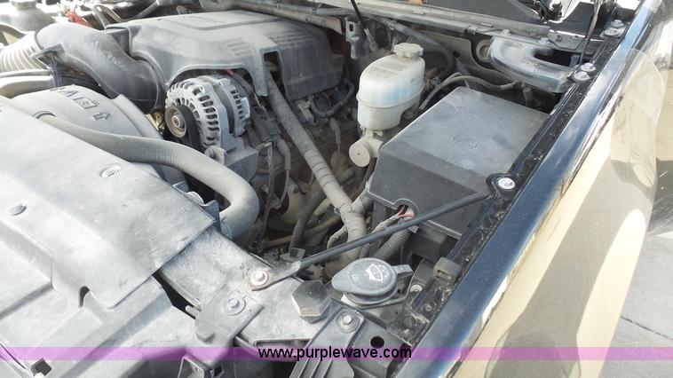 image for item L4787 2010 Chevrolet Suburban 2500 LS SUV