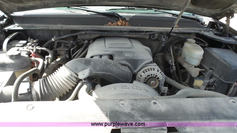 image for item L4787 2010 Chevrolet Suburban 2500 LS SUV