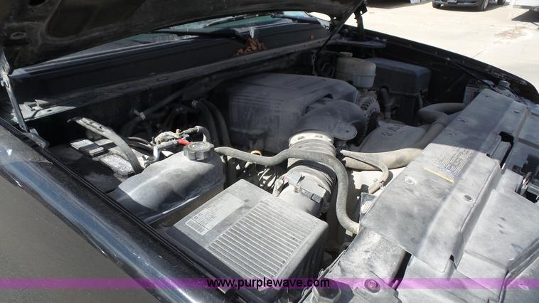 image for item L4787 2010 Chevrolet Suburban 2500 LS SUV