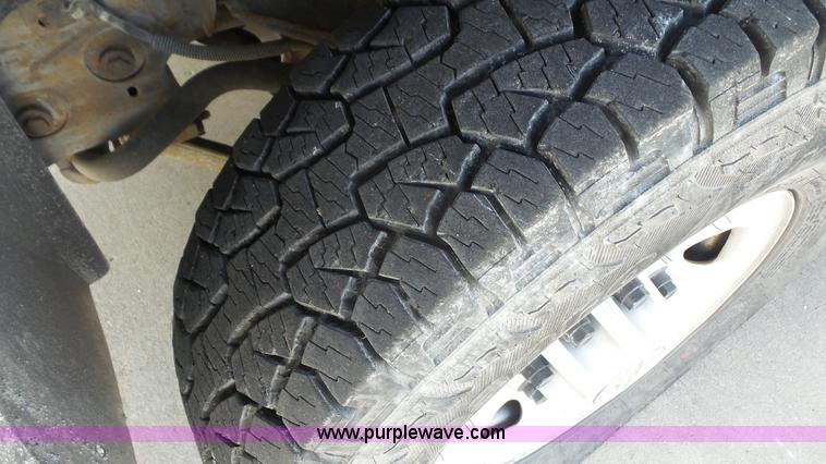 image for item L4787 2010 Chevrolet Suburban 2500 LS SUV