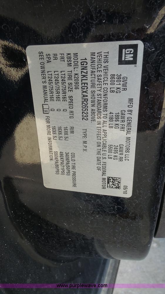 image for item L4787 2010 Chevrolet Suburban 2500 LS SUV