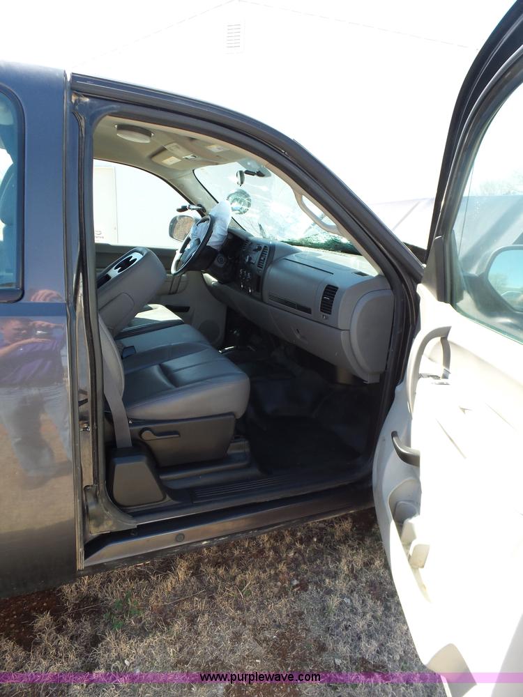 image for item L5788 2011 Chevrolet Silverado Ext. Cab pickup truck