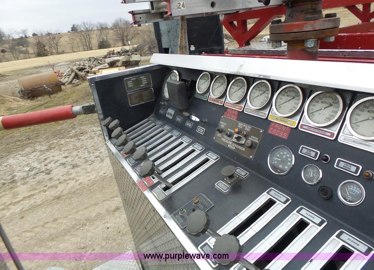 image for item L7130 1991 Pierce Crew Cab fire truck