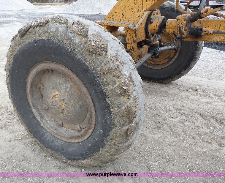 image for item L7131 1966 Allis Chalmers M100 motor grader