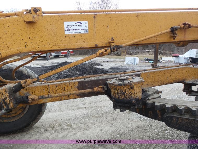 image for item L7131 1966 Allis Chalmers M100 motor grader