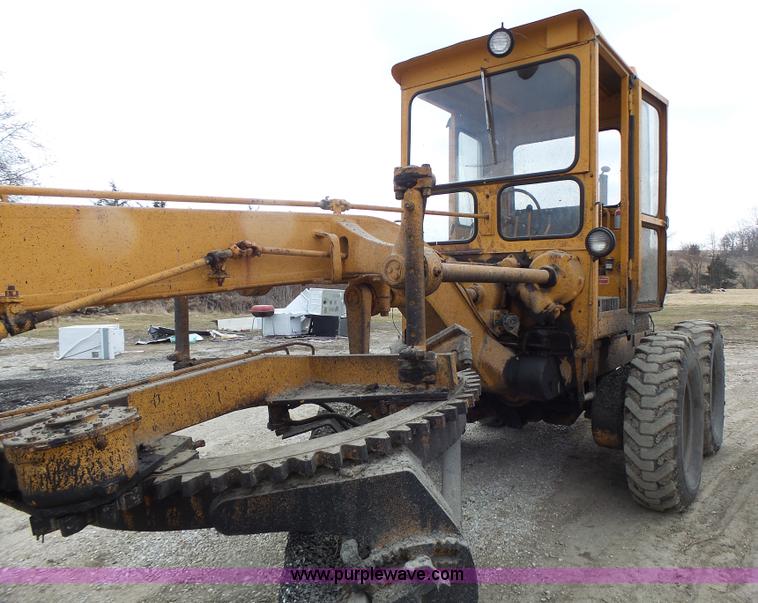 image for item L7131 1966 Allis Chalmers M100 motor grader