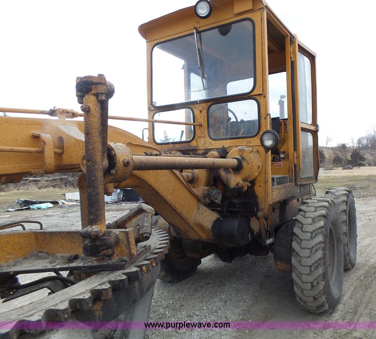 image for item L7131 1966 Allis Chalmers M100 motor grader