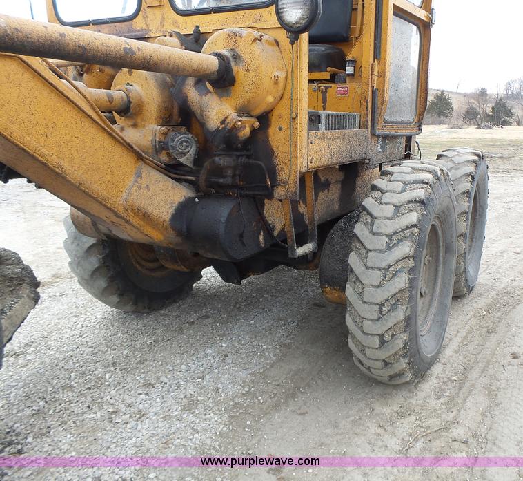 image for item L7131 1966 Allis Chalmers M100 motor grader