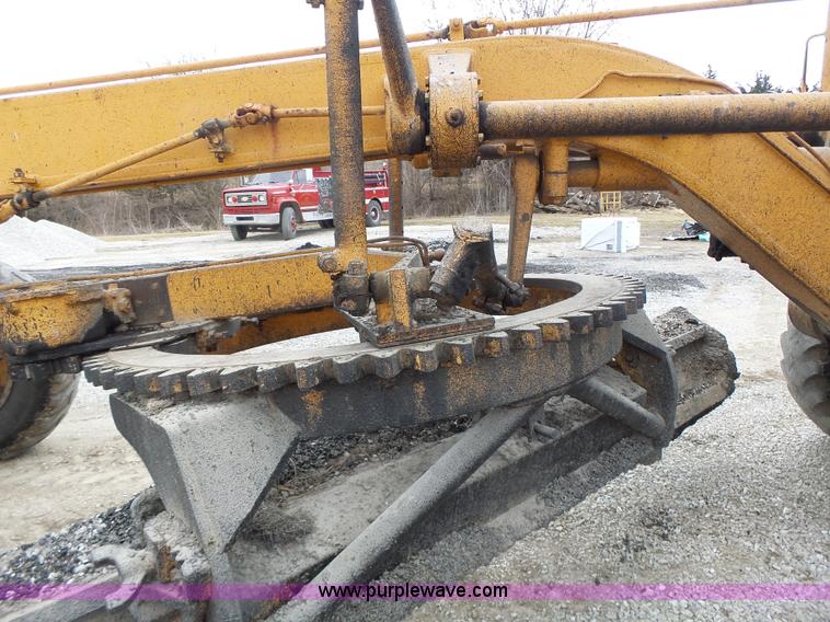 image for item L7131 1966 Allis Chalmers M100 motor grader