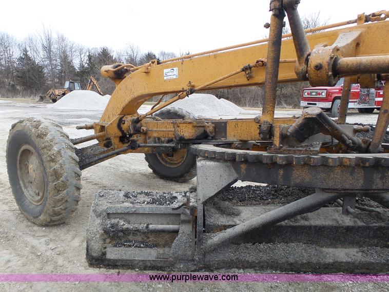 image for item L7131 1966 Allis Chalmers M100 motor grader