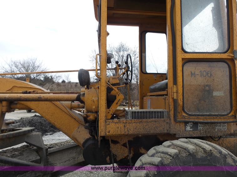 image for item L7131 1966 Allis Chalmers M100 motor grader