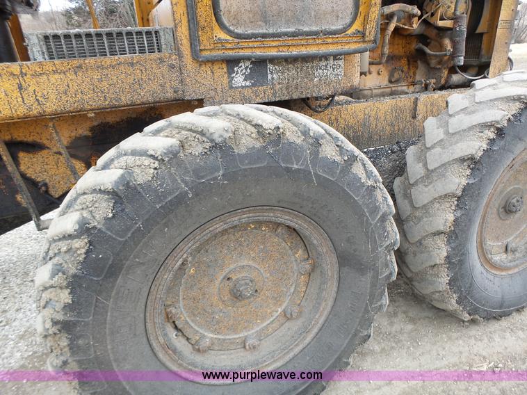 image for item L7131 1966 Allis Chalmers M100 motor grader