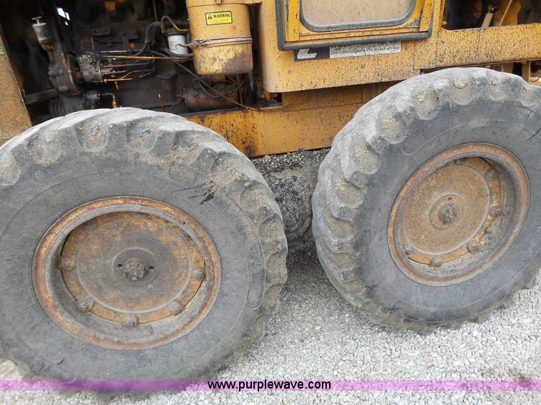 image for item L7131 1966 Allis Chalmers M100 motor grader