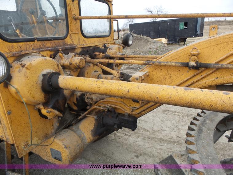 image for item L7131 1966 Allis Chalmers M100 motor grader