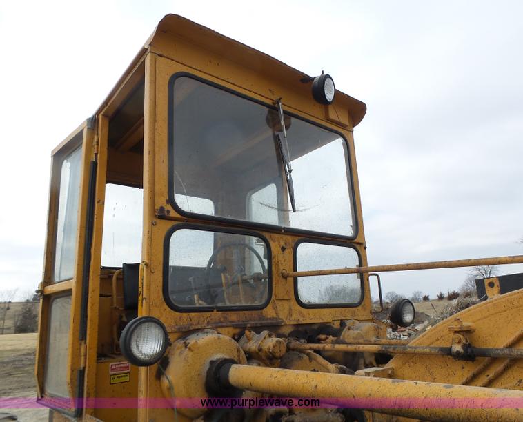 image for item L7131 1966 Allis Chalmers M100 motor grader