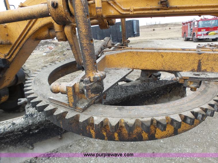 image for item L7131 1966 Allis Chalmers M100 motor grader