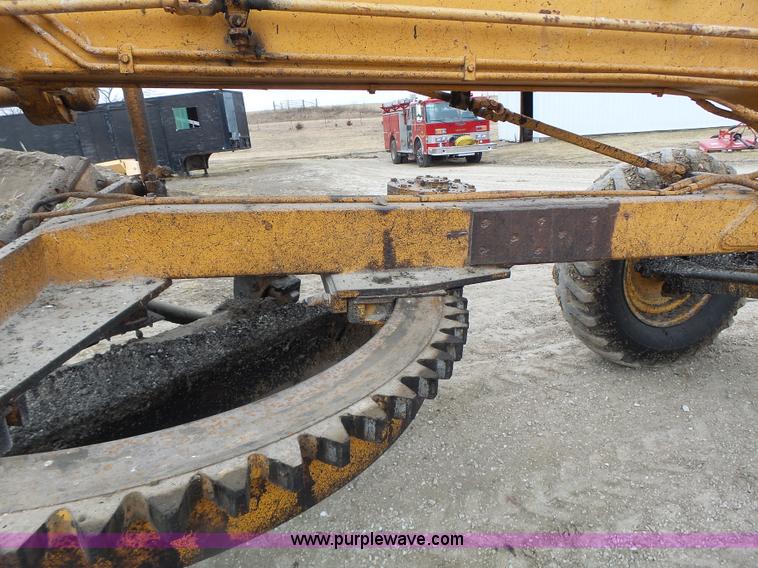 image for item L7131 1966 Allis Chalmers M100 motor grader