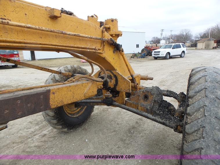 image for item L7131 1966 Allis Chalmers M100 motor grader