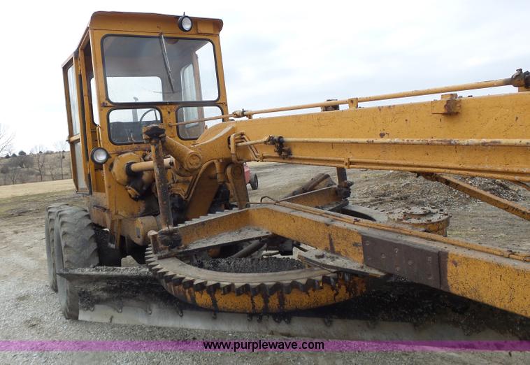 image for item L7131 1966 Allis Chalmers M100 motor grader