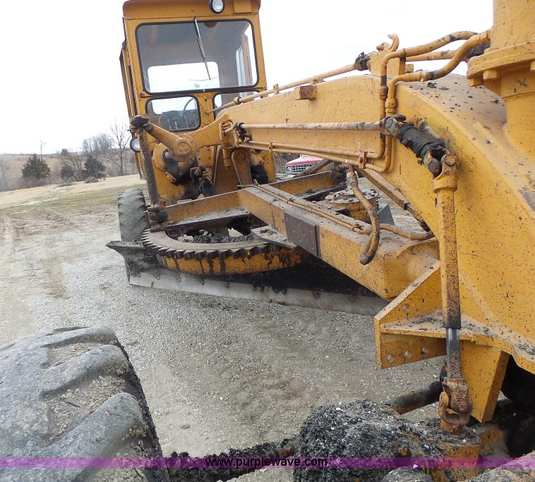 image for item L7131 1966 Allis Chalmers M100 motor grader