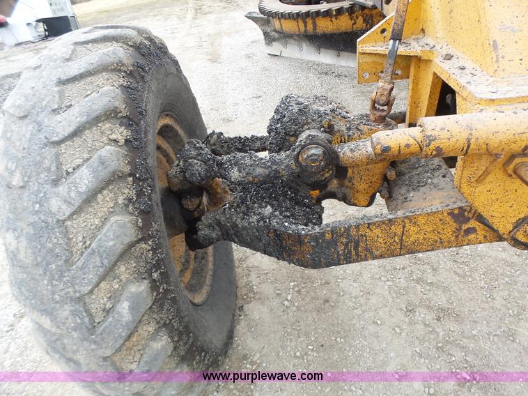 image for item L7131 1966 Allis Chalmers M100 motor grader