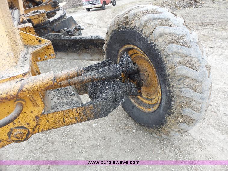 image for item L7131 1966 Allis Chalmers M100 motor grader