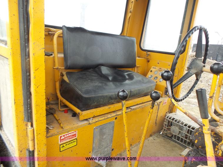 image for item L7131 1966 Allis Chalmers M100 motor grader