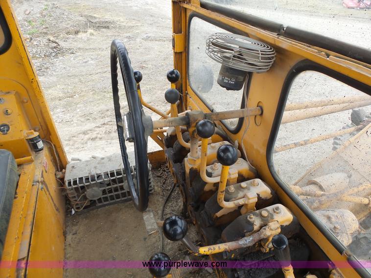 image for item L7131 1966 Allis Chalmers M100 motor grader