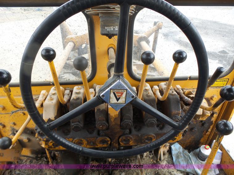 image for item L7131 1966 Allis Chalmers M100 motor grader