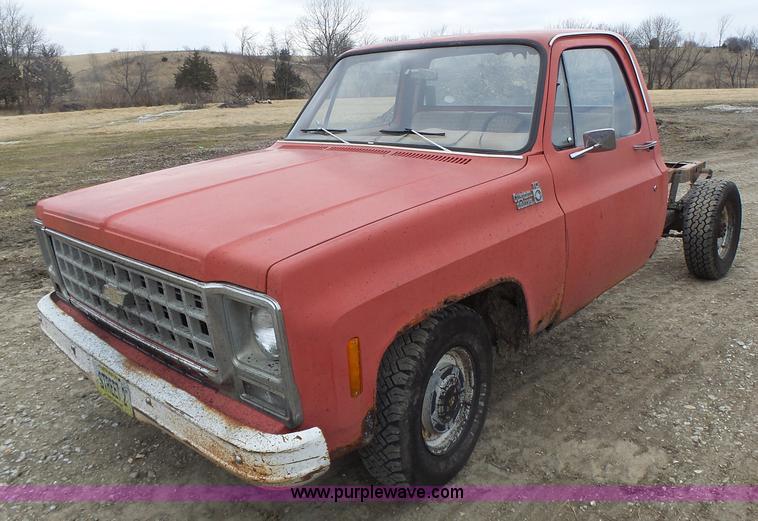 image for item L7132 1980 Chevrolet pickup truck cab and chassis