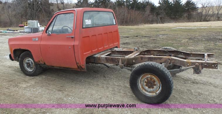 image for item L7132 1980 Chevrolet pickup truck cab and chassis