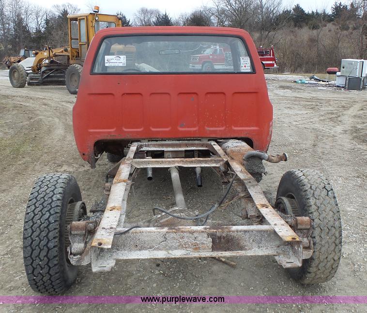 image for item L7132 1980 Chevrolet pickup truck cab and chassis