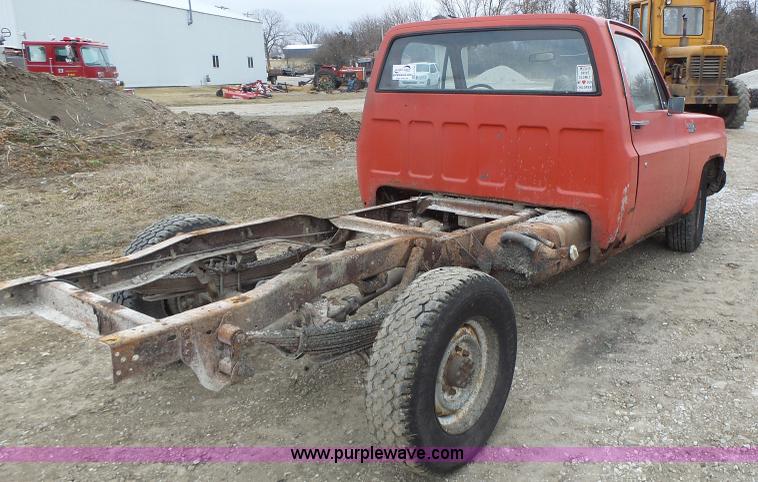 image for item L7132 1980 Chevrolet pickup truck cab and chassis
