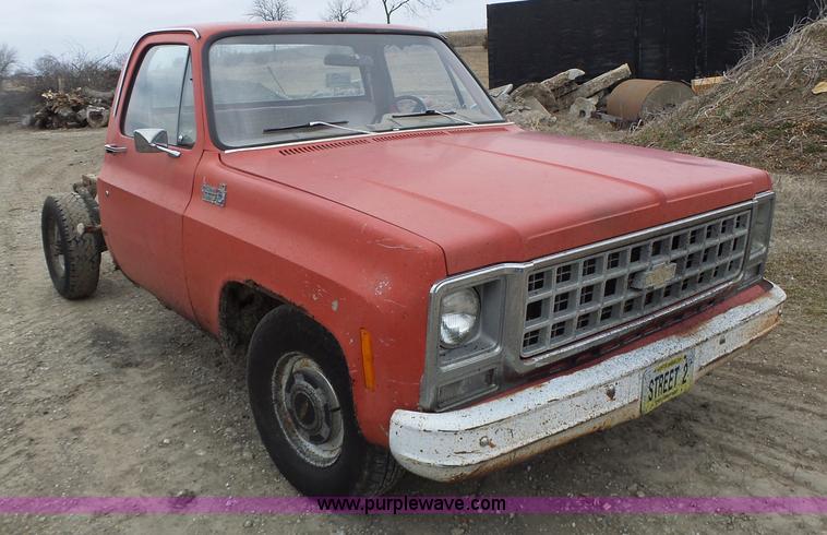 image for item L7132 1980 Chevrolet pickup truck cab and chassis