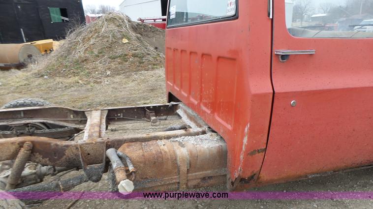 image for item L7132 1980 Chevrolet pickup truck cab and chassis
