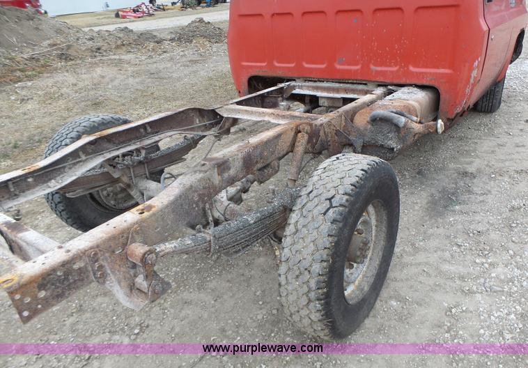 image for item L7132 1980 Chevrolet pickup truck cab and chassis