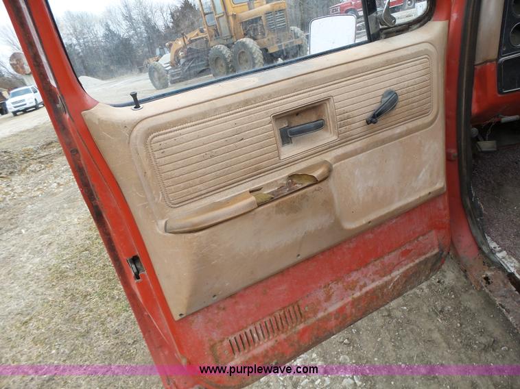 image for item L7132 1980 Chevrolet pickup truck cab and chassis