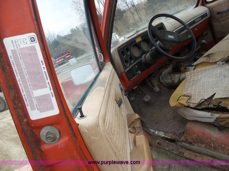 image for item L7132 1980 Chevrolet pickup truck cab and chassis