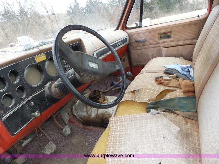 image for item L7132 1980 Chevrolet pickup truck cab and chassis