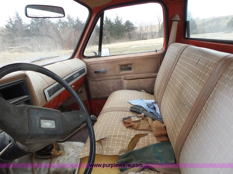image for item L7132 1980 Chevrolet pickup truck cab and chassis