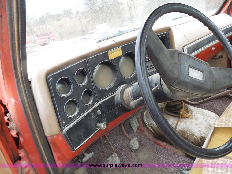 image for item L7132 1980 Chevrolet pickup truck cab and chassis